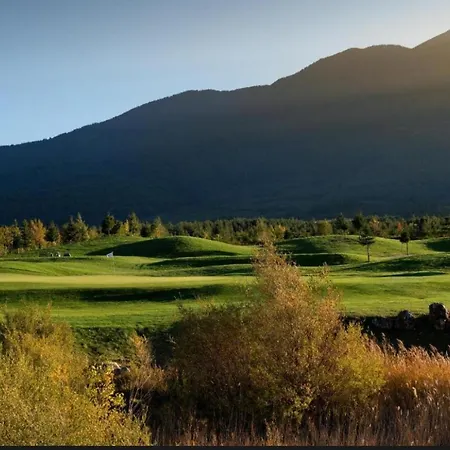 78 By The Pool Μπάνσκο